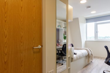 Bronze En Suite at The Barn, Bampfylde Street, Newtown, Exeter, EX12FQ - Image 10